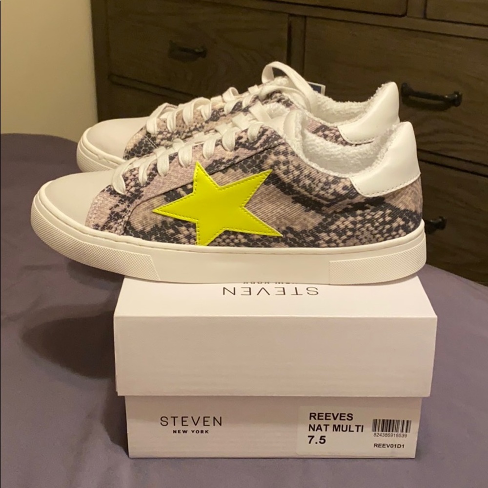 White snake sneakers ✨